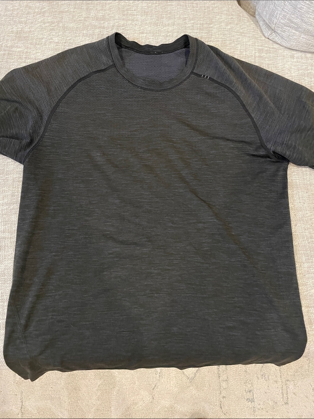 Men’s Black Lululemon Vent Tech t shirt